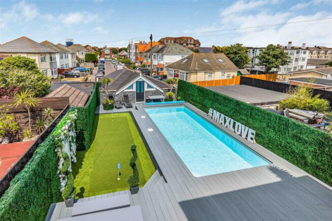 7 bed property, in Southbourne Overcliff Drive, £1,995,000