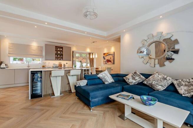 5 bed property, in Motcombe Road, £1,250,000