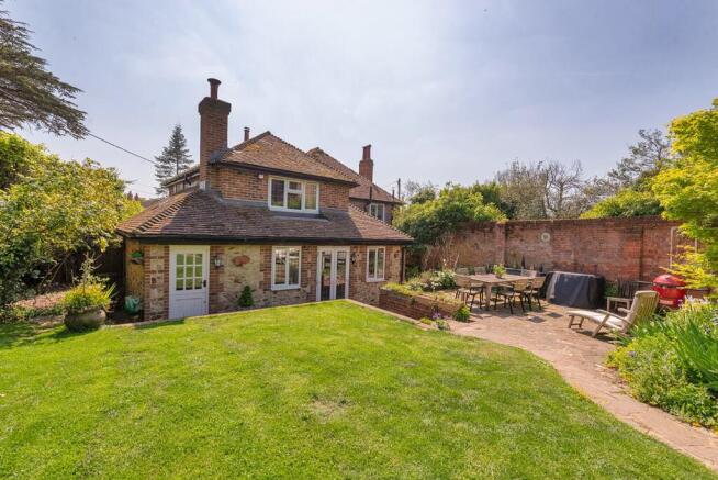 4 bed property, in St. Marys Road, £900,000