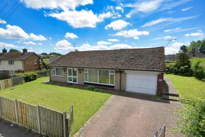 3 bed property, in Farm Crescent, £330,000