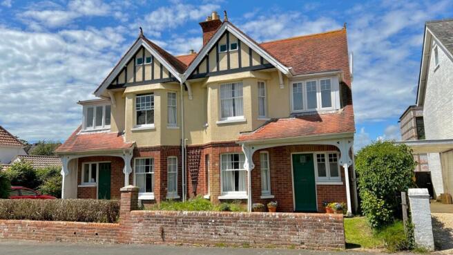 4 bed property, in Stanley Road, £695,000