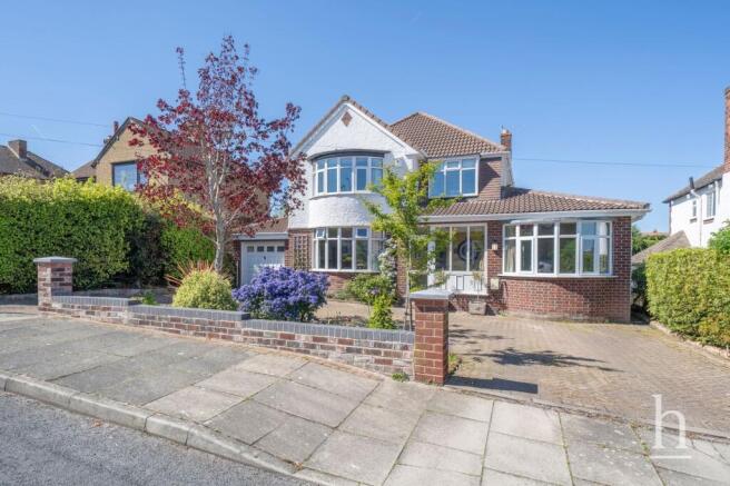 5 bed property, in Croome Drive, £735,000