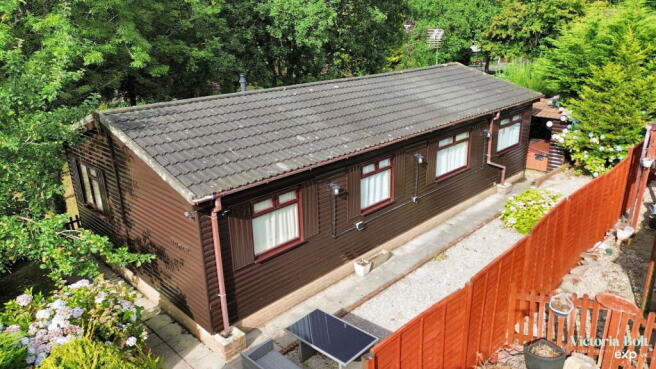 3 bed property, in Moor View Park, £110,000