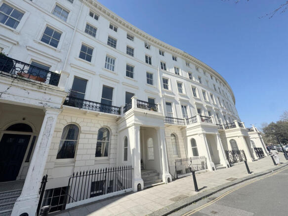 1 bed property, in Adelaide Crescent, £317,500