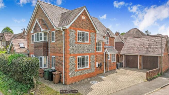 4 bed property, in Dean Wood Close, £850,000