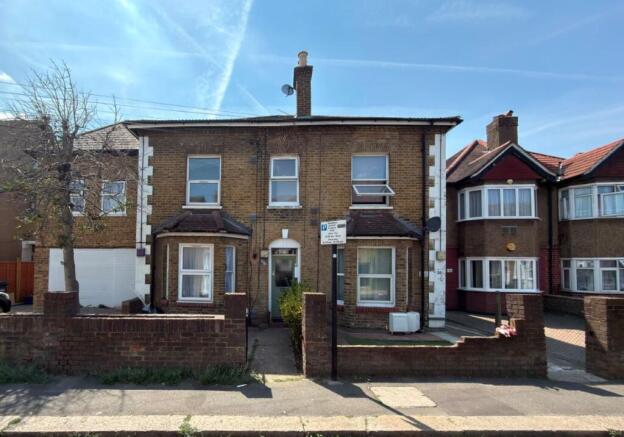 1 bed property, in Flat B, £130,000