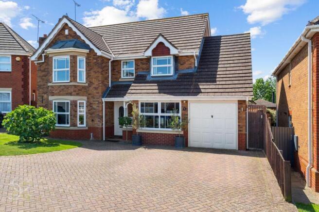 4 bed property, in Tamar Place, £500,000
