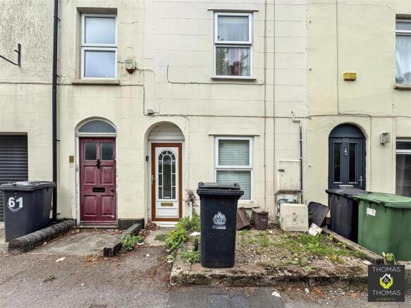 4 bed property, in Alvin Street, £250,000