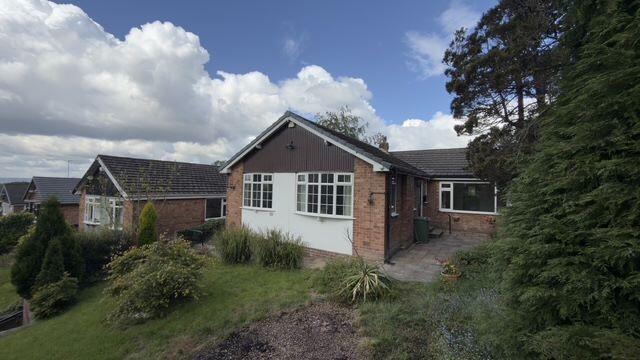 5 bed property, in Sandy Lane, £430,000