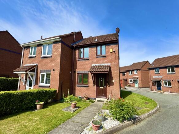 2 bed property, in Caraway Grove, £159,950