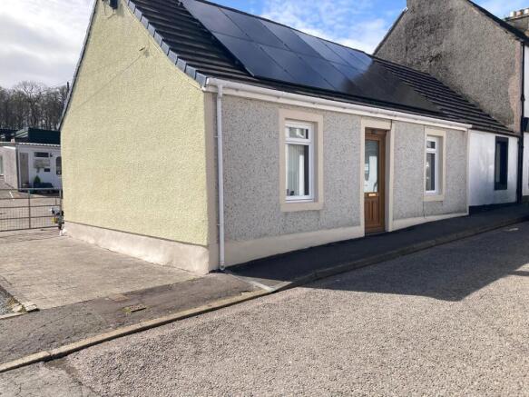 2 bed property, in Main Street, £200,000