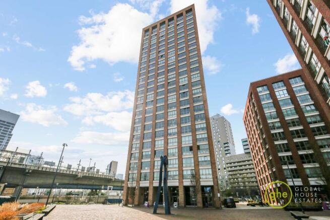 1 bed property, in Royal Captain Court, £400,000