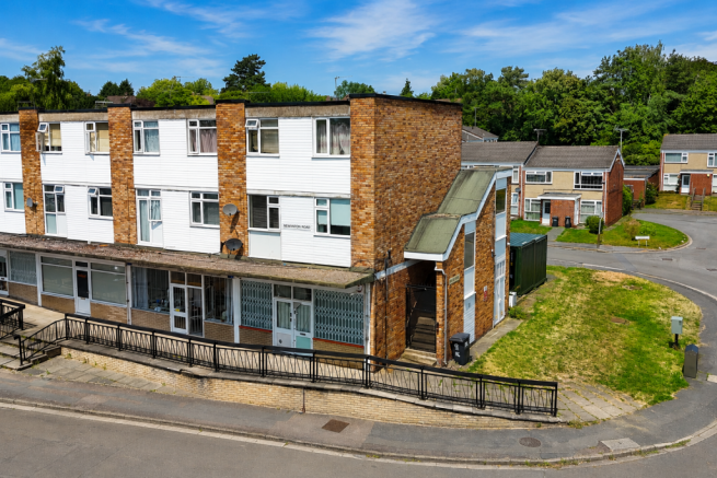 1 bed property, in Nevanthon Road, £80,000