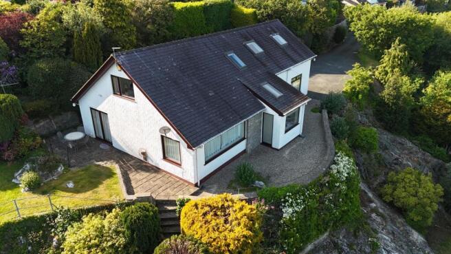 5 bed property, in Cadnant Road, £725,000