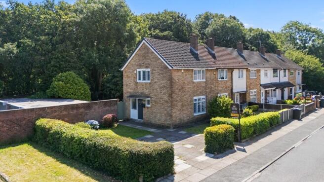 2 bed property, in Stanford Crescent, £190,000