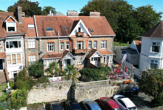 5 bed property, in Lee Road, £620,000