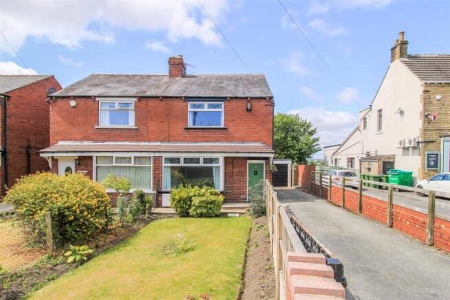 2 bed property, in Mill Lane, £195,000