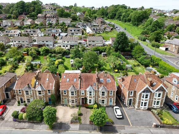 4 bed property, in Slade Road, £600,000