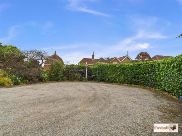 3 bed property, in Plot At High Road East, £700,000