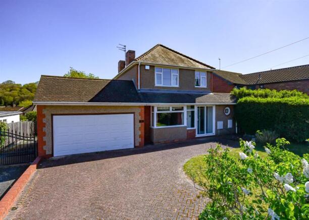 3 bed property, in Station Road, £475,000