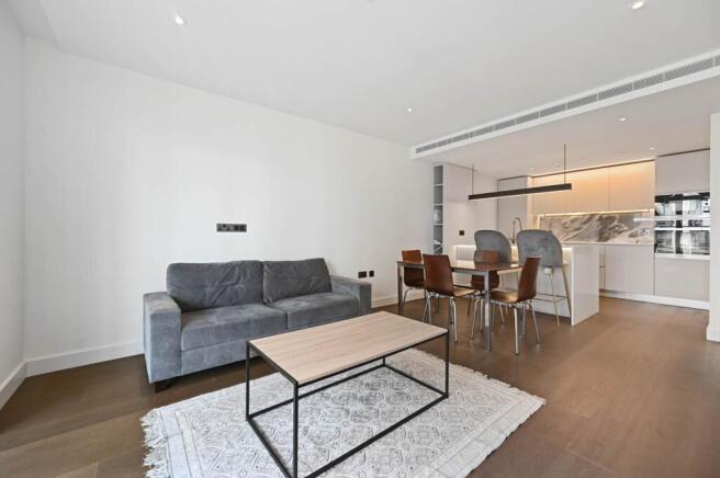 2 bed property, in Fountain Park Way, £995,000