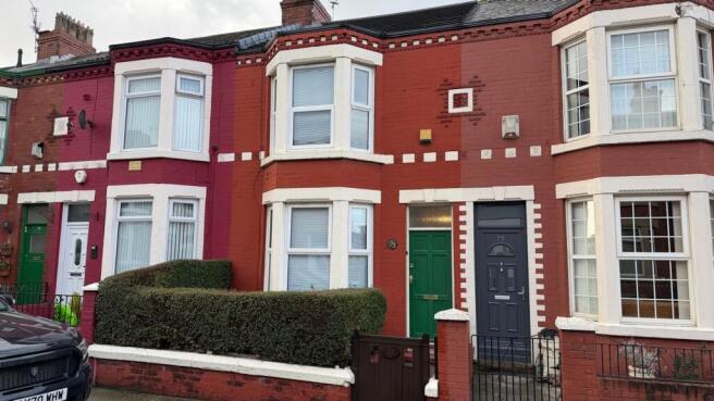 3 bed property, in Gloucester Road, £130,000