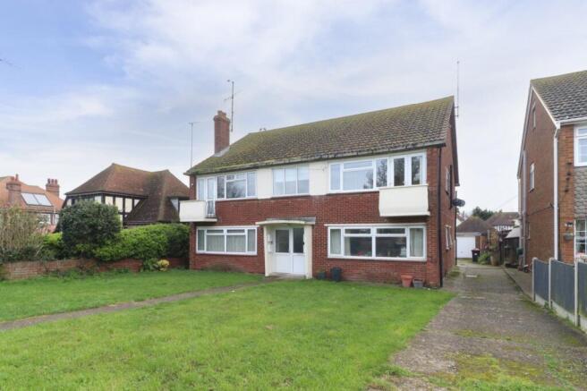 2 bed property, in Northumberland Avenue, £150,000