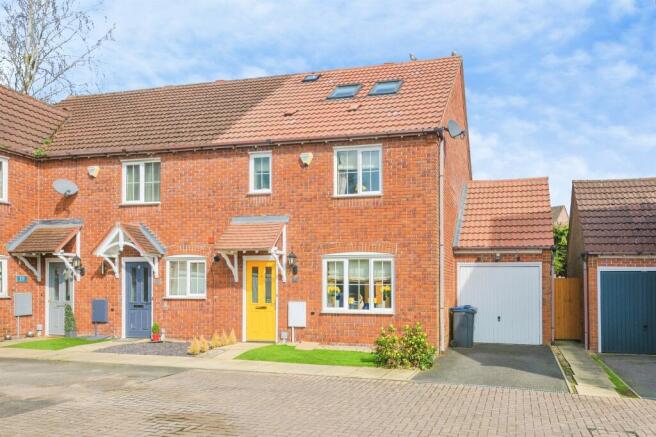 4 bed property, in Farmstead Close, £415,000