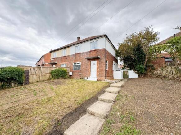 3 bed property, in Hollyhurst Road, £95,000