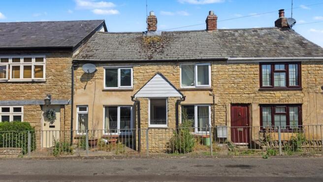 2 bed property, in Forest Road, £195,000