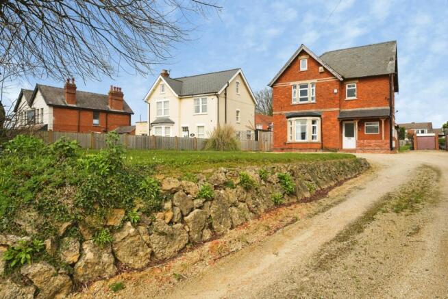 4 bed property, in Hucclecote Road, £650,000