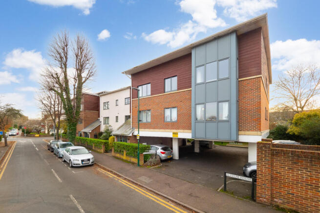 2 bed property, in Western Road, £365,000