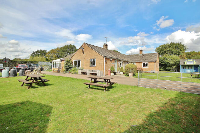 4 bed property, in Pitts Lane, £800,000