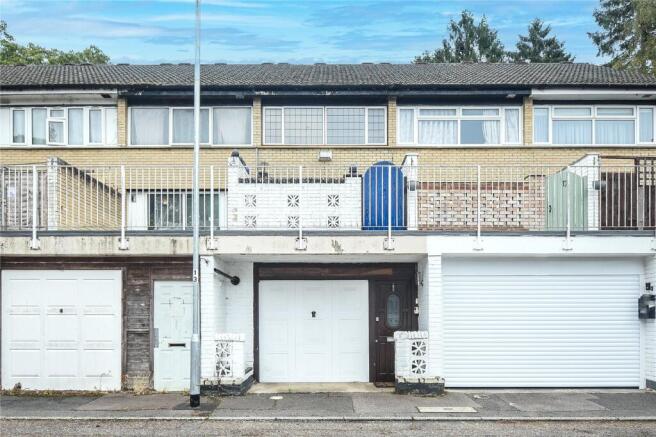 3 bed property, in Sanctuary Close, £425,000