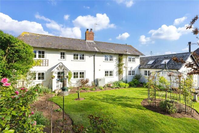 3 bed property, in Down Road, £725,000