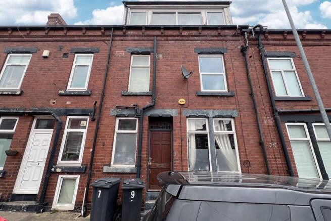 2 bed property, in Knowle Grove, £189,950