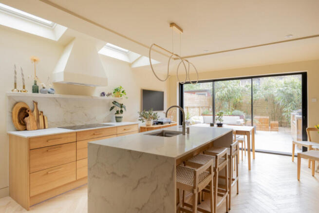 3 bed property, in Livingstone Road, £975,000