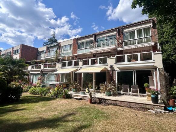 3 bed property, in The Avenue, £300,000