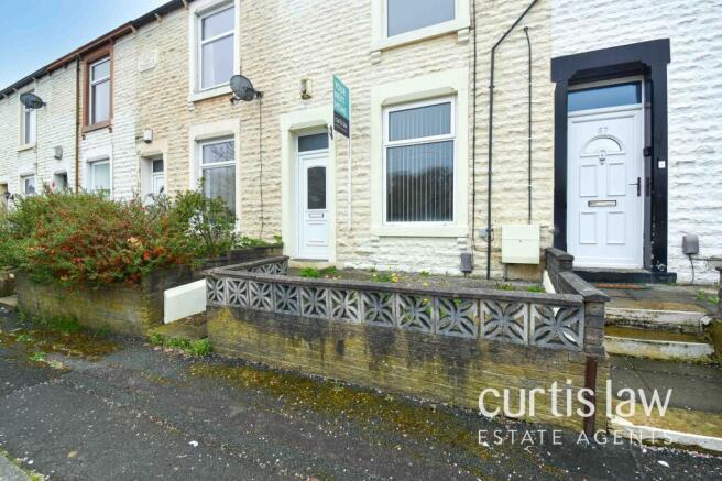 2 bed property, in Lion Street, £95,000