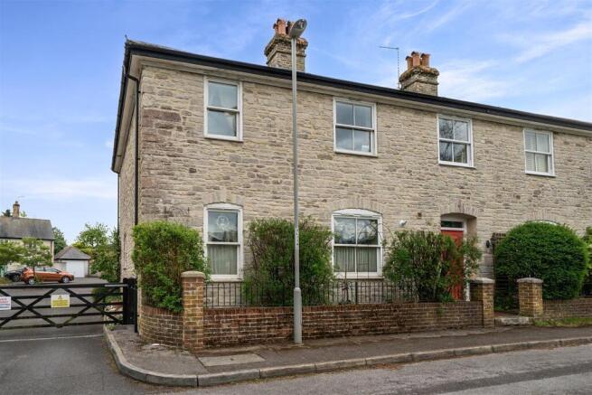 3 bed property, in Little Britain, £395,000
