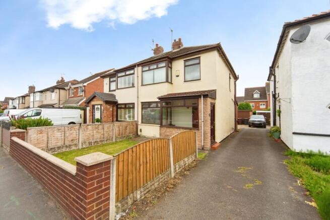 3 bed property, in Waddicar Lane, £185,000