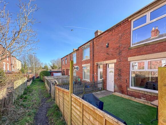 3 bed property, in Disraeli Terrace, £70,000