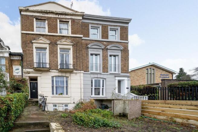 4 bed property, in Woodhill, £1,000,000