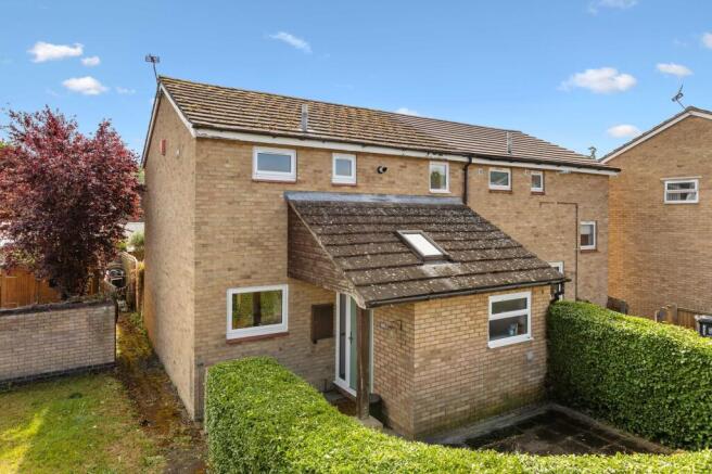 2 bed property, in Blenheim Close, £365,000
