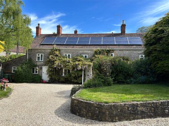 4 bed property, in Downside, £695,000