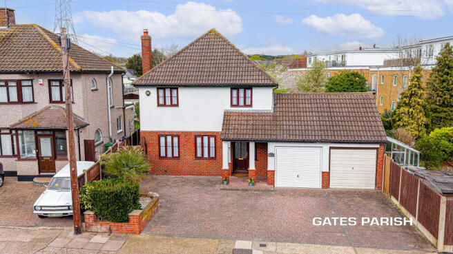4 bed property, in Isis Drive, £698,000