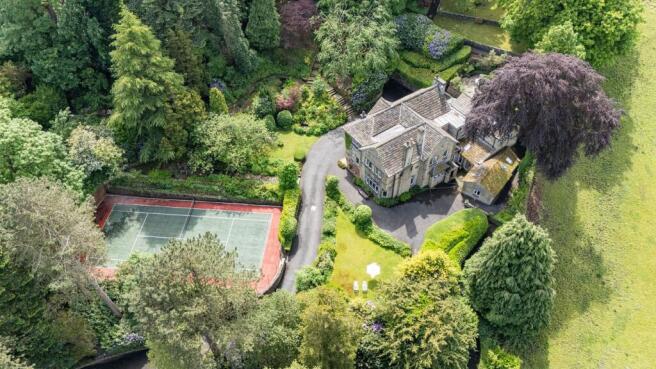 5 bed property, in Hollins Lane, £900,000