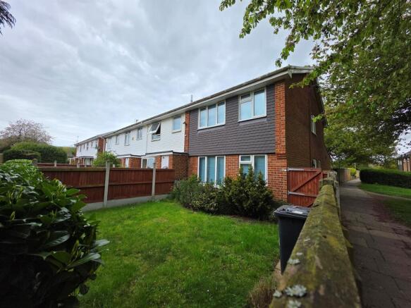 3 bed property, in Rushmead Close, £299,000