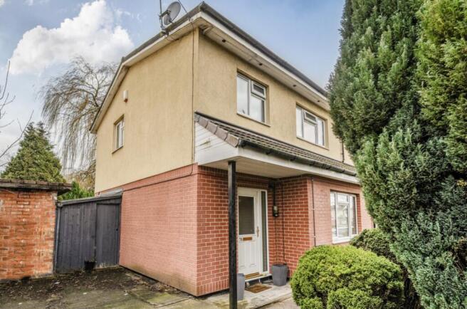 3 bed property, in Cockington Road, £159,950