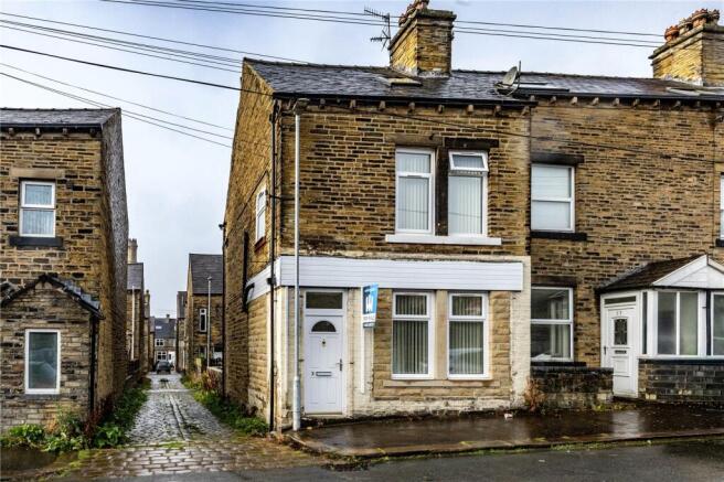 4 bed property, in Bath Place, £140,000